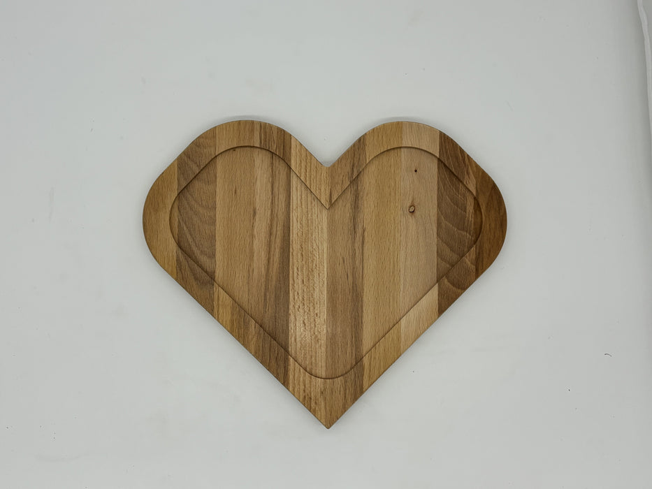 <tc>Cutting board</tc> in the shape of a heart 28.5x25.5 cm