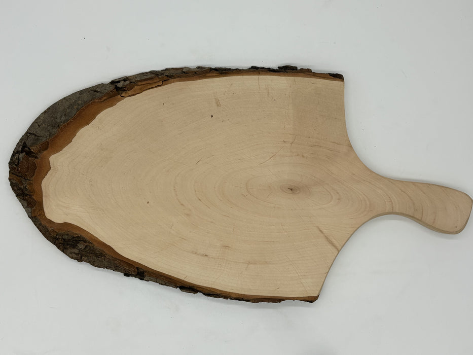 <tc>Cutting board</tc> with handle and alder bark 45x23 cm