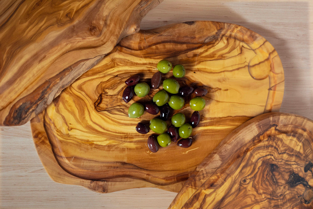Planche avec rigole à jus en bois d'olivier ovale env. 40x17 cm