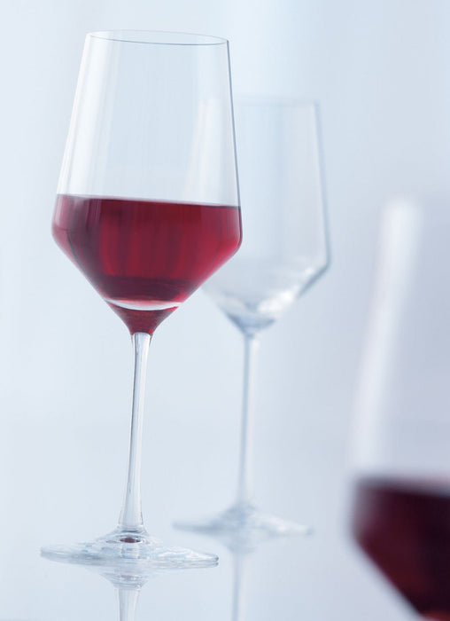 Schott Zwiesel Cabernet Rode wijnglas gevuld - Marvin's Maatwerk